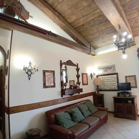 Casa Serafina Trilocale Con Arredi D'Arte E Parcheggio Privato 奥维多 外观 照片