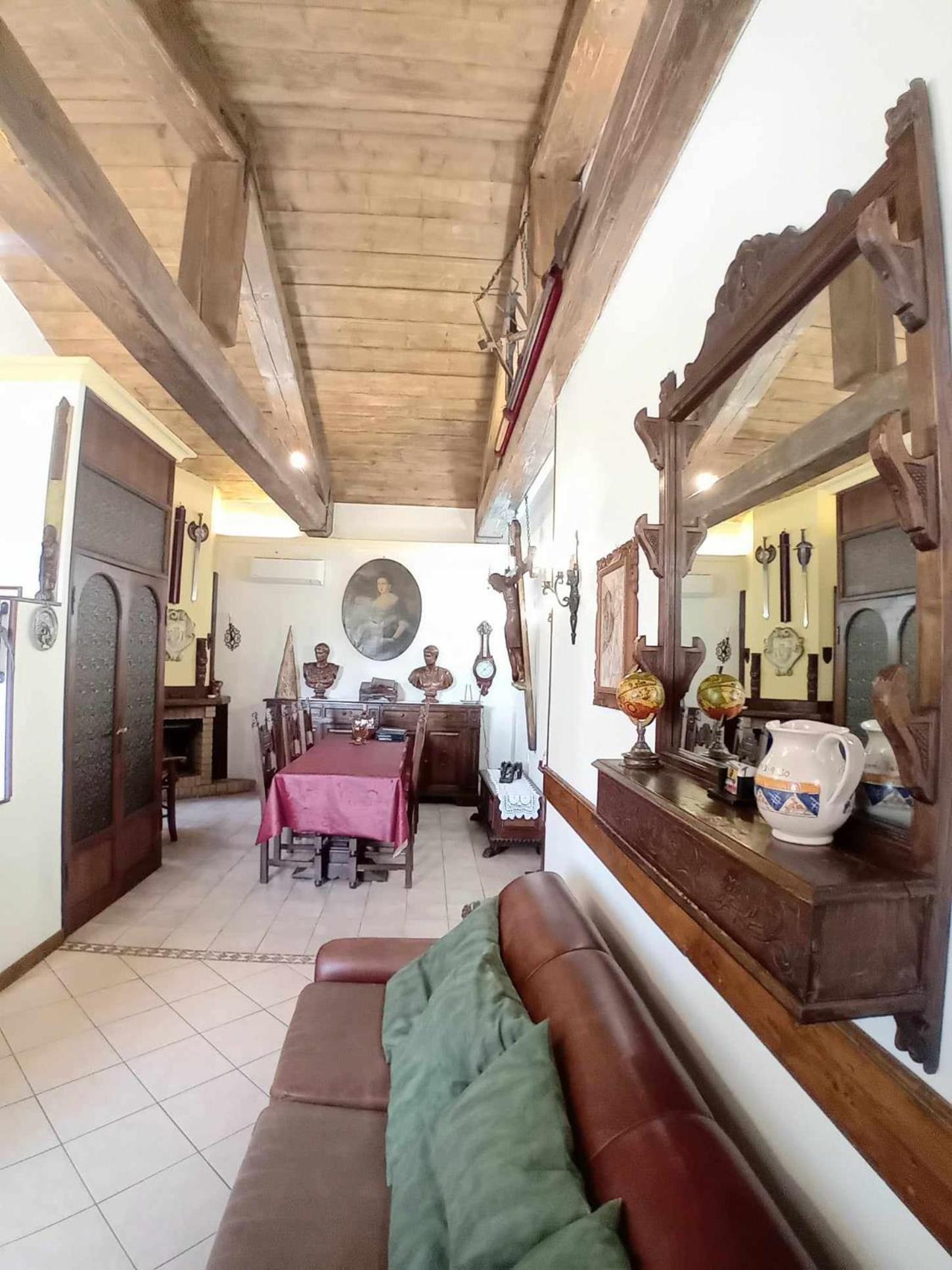 Casa Serafina Trilocale Con Arredi D'Arte E Parcheggio Privato 奥维多 外观 照片