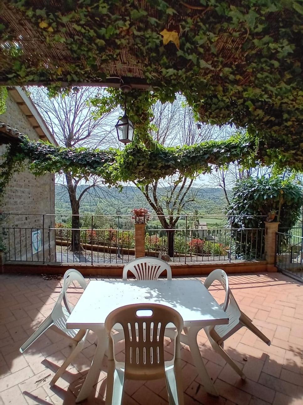 Casa Serafina Trilocale Con Arredi D'Arte E Parcheggio Privato 奥维多 外观 照片